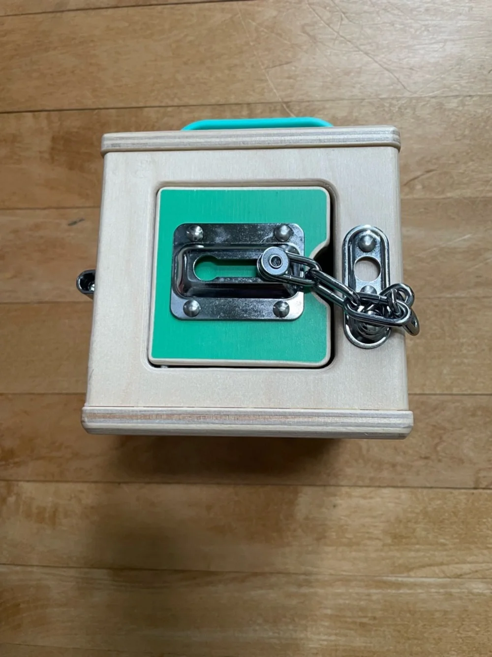 [LOVEVERY] Wooden Busy Lock Box with 4 Doors and Teal Handle